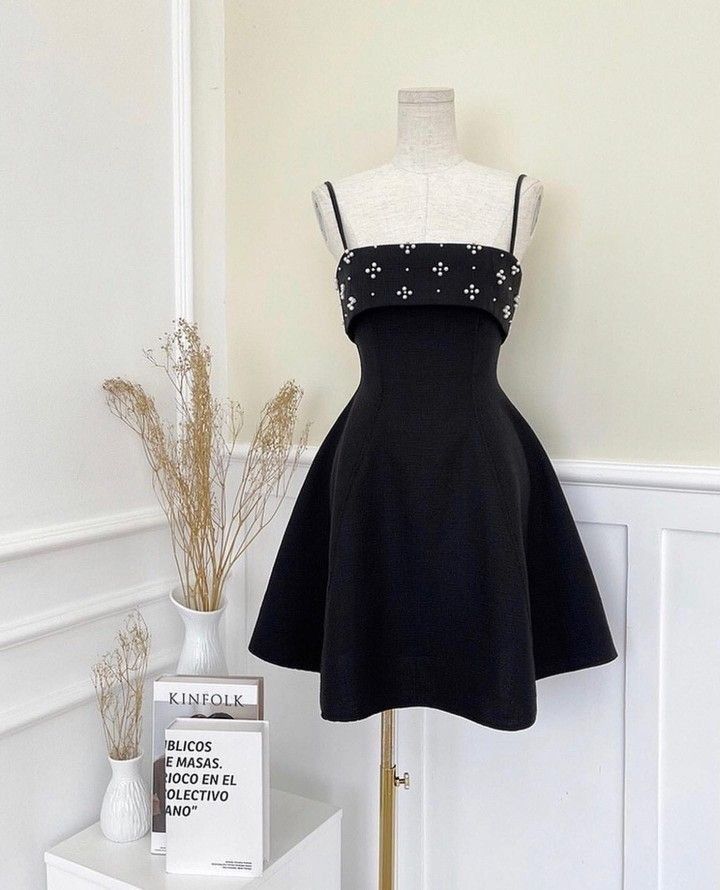 Jolies robes de bal noires courtes à fines bretelles et coupe trapèze, robes de graduation Hoco RB4626