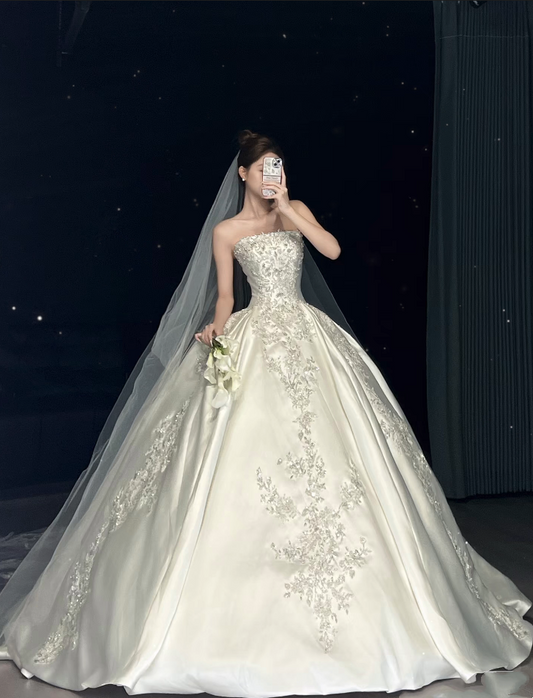 Romantisches Ballkleid Trägerloses Appliques Spitze Langes Brautkleid Göttinnen Kleider Formale Brautkleider B17