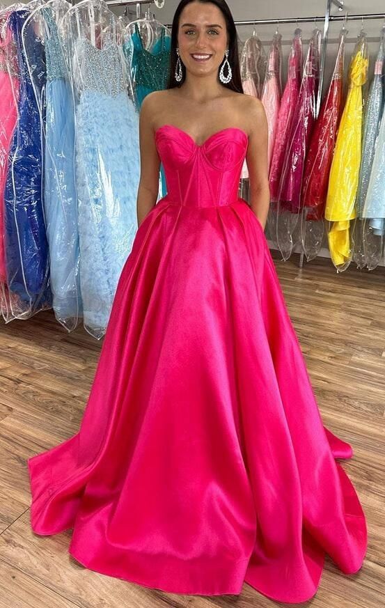 Robe de soirée longue en satin rose fuchsia, coupe trapèze, décolleté cœur, idéale pour un bal de promo ou un 22e anniversaire (AB1381)