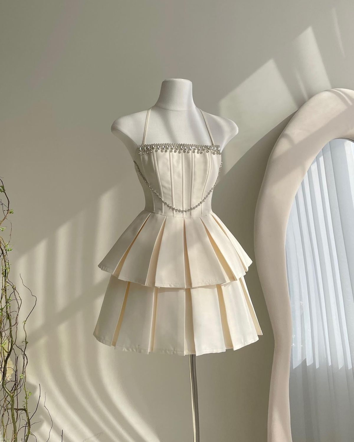 Klassisches Ballkleid Neckholder mit silbernen Perlen Kurzes Abitur Hoco Outfit Homecoming Kleider RB4648