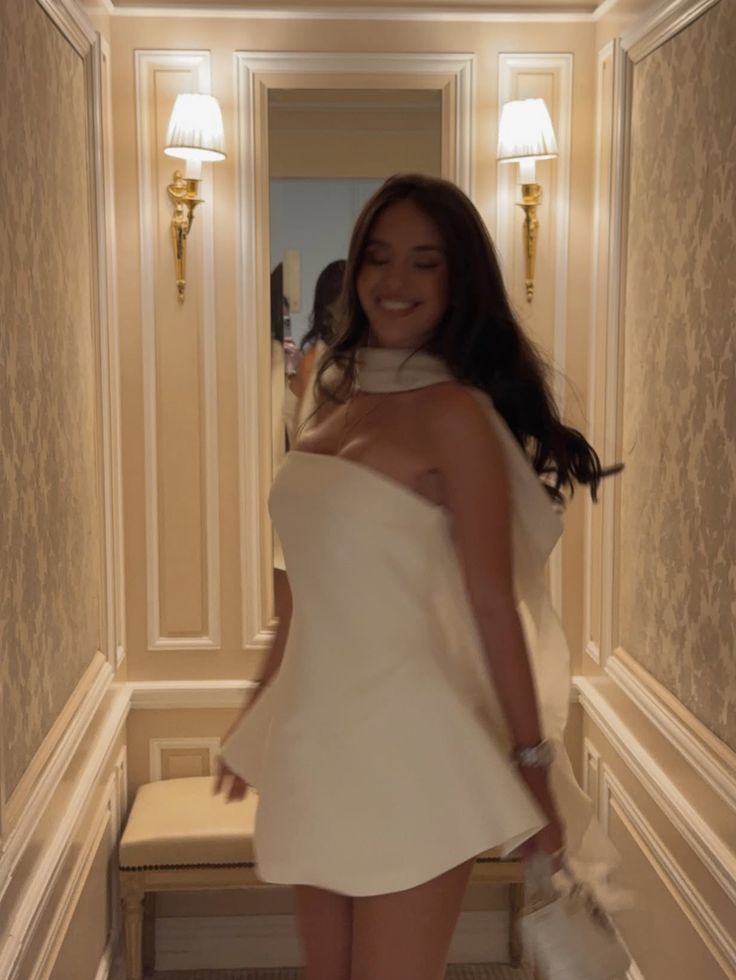 Magnifique Robe Courte de Soirée de Retour au Collège Robe de Bal bustier Blanche Semi-formelle Tenue de Remise des Diplômes Hoco RB4655
