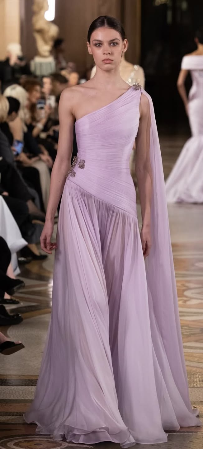 Charmantes A-Linien Ein-Schulter-Kleid in Flieder mit Cape für den Sommer 19. Geburtstag Elegantes Outfit Hochzeitsgastkleider N4159