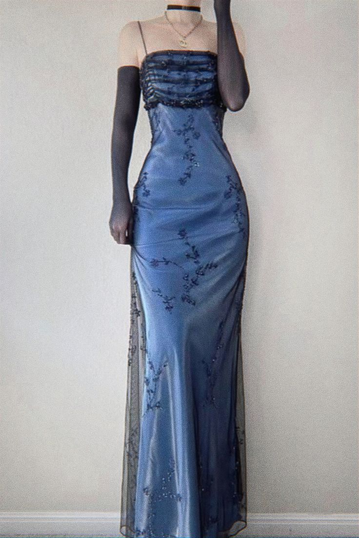 Robe de soirée élégante en tulle long bleu/gris orné de perles délicates, coupe trapèze, idéale pour un anniversaire ou un bal de promo (N1696)