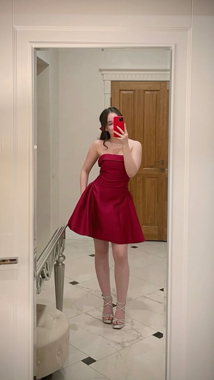 Mignonne Robe de Bal bustier bordeaux courte pour le bal de fin d'année ou l'Hoco Robes de Bal RB4641