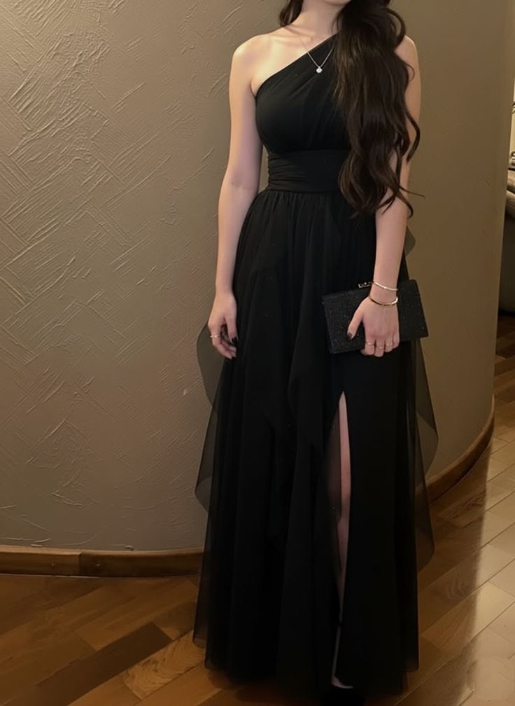 Robe de soirée/bal noire chic à une épaule, coupe trapèze, fente plissée en mousseline de soie, AB1901