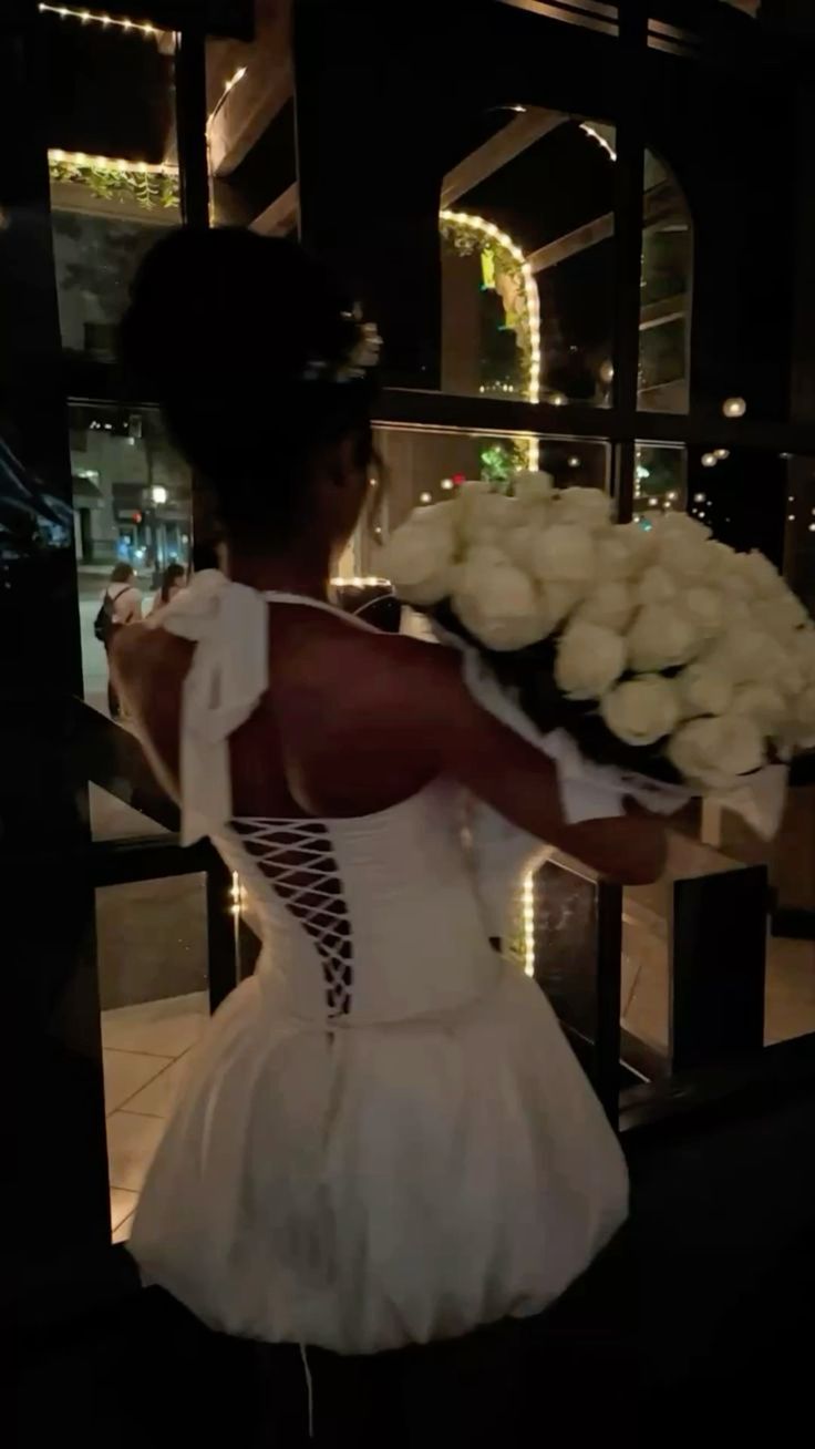 Élégante Robe Trapèze Courte avec Col Halter et Corset Ajusté pour Filles Noires, Idées de Robes de Rentrée Blanches RB4058