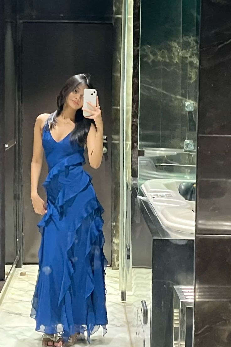 Einzigartiges, figurbetontes, langes Chiffon-Abendkleid mit Spaghettiträgern, AB700