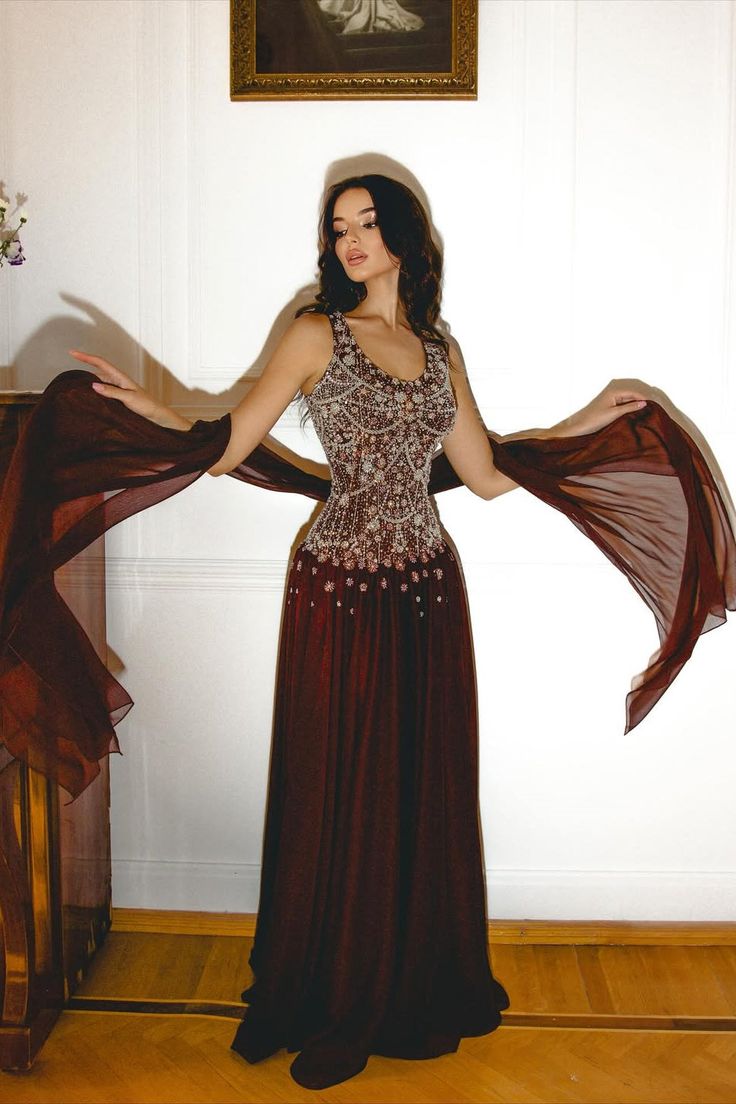 Einzigartiges A-Linien-Abendkleid mit V-Ausschnitt, burgunderroten Perlen und Schal, Inspiration für formelle Abendgarderobe AB1395