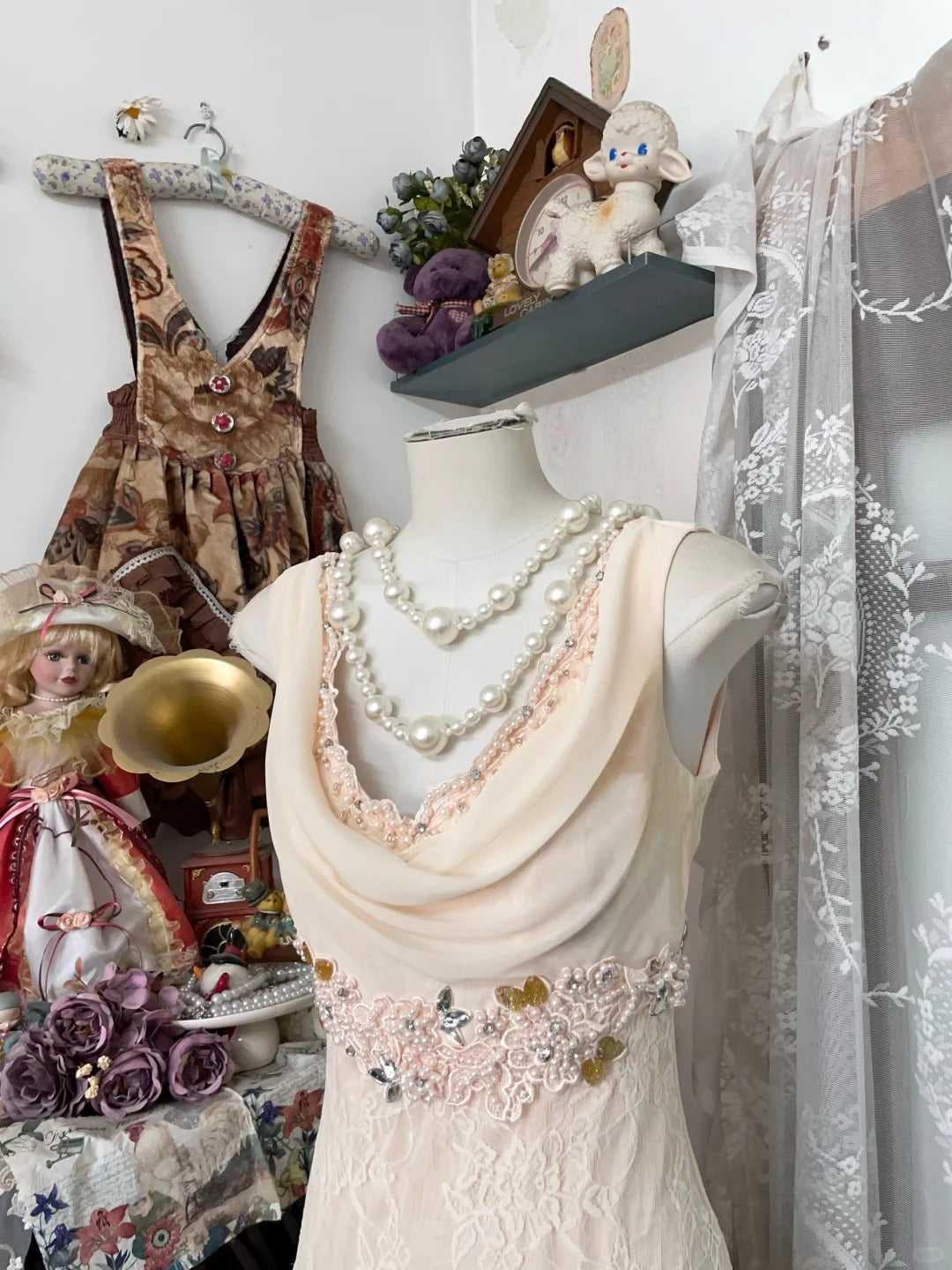 Robe de bal longue en dentelle rose poudré à col bénitier, style sirène, référence N1058