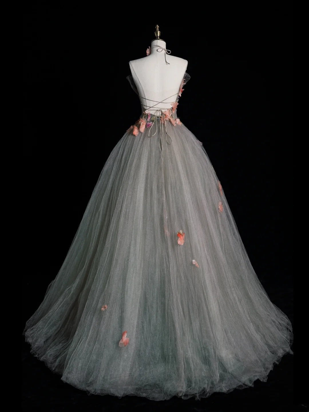 Robe de bal longue en tulle gris sans bretelles, style modeste, idéale pour les adolescentes et les jeunes filles. Robe de demoiselle d'honneur élégante N1068
