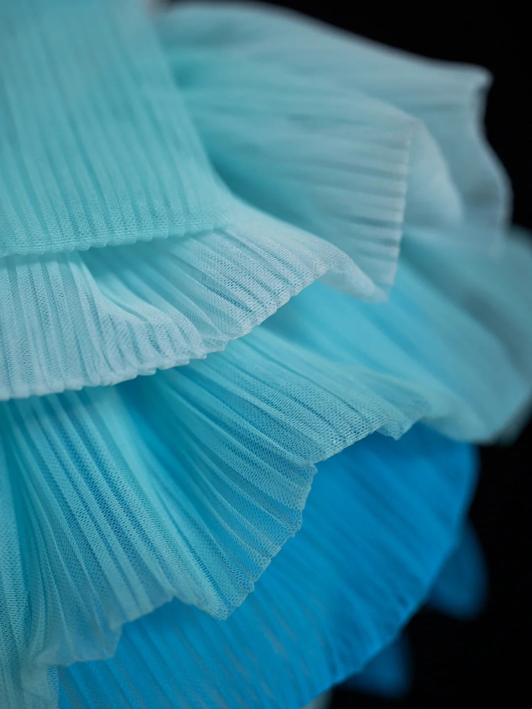Robe de bal longue plissée en tulle bleu, élégante, coupe trapèze, une épaule dénudée, N562