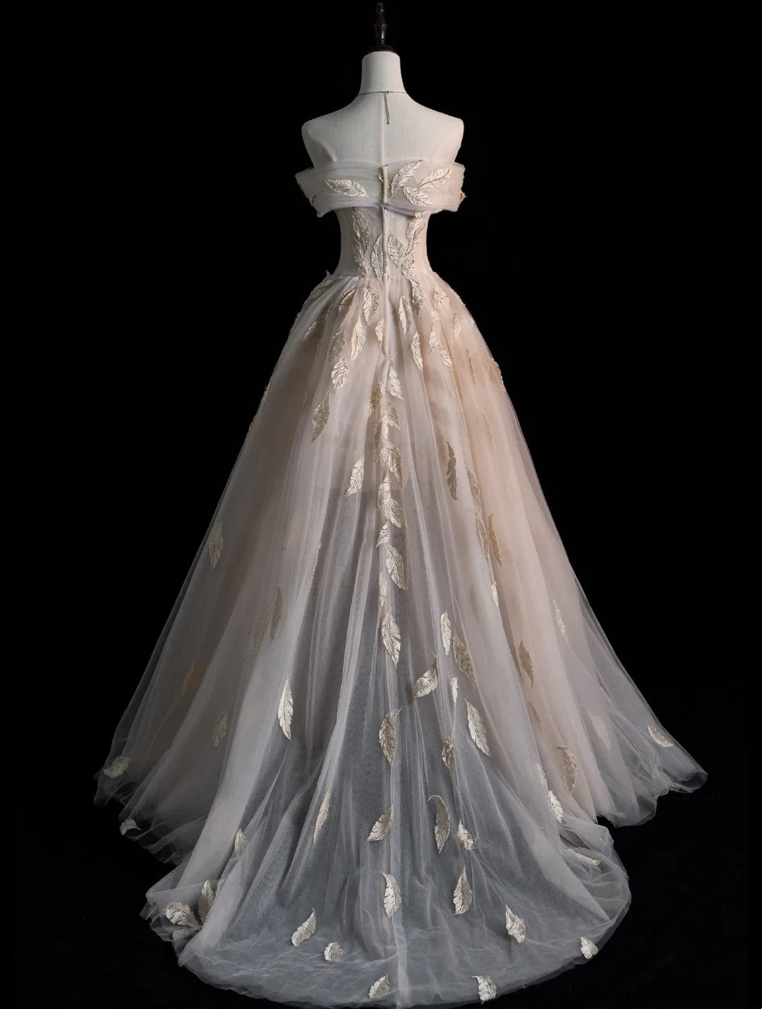Elegantes, schulterfreies, champagnerfarbenes, appliziertes Tüll-Abendkleid in A-Linie, Modell N576