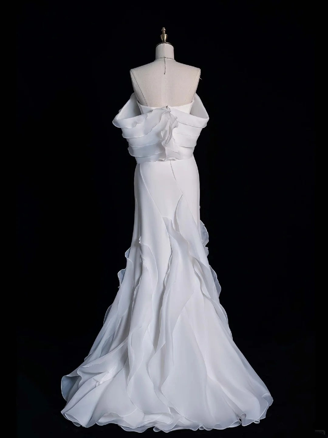 Robe de mariée sirène blanche en mousseline, épaules dénudées, corsage à volants, manches courtes, coupe ajustée, modèle N608