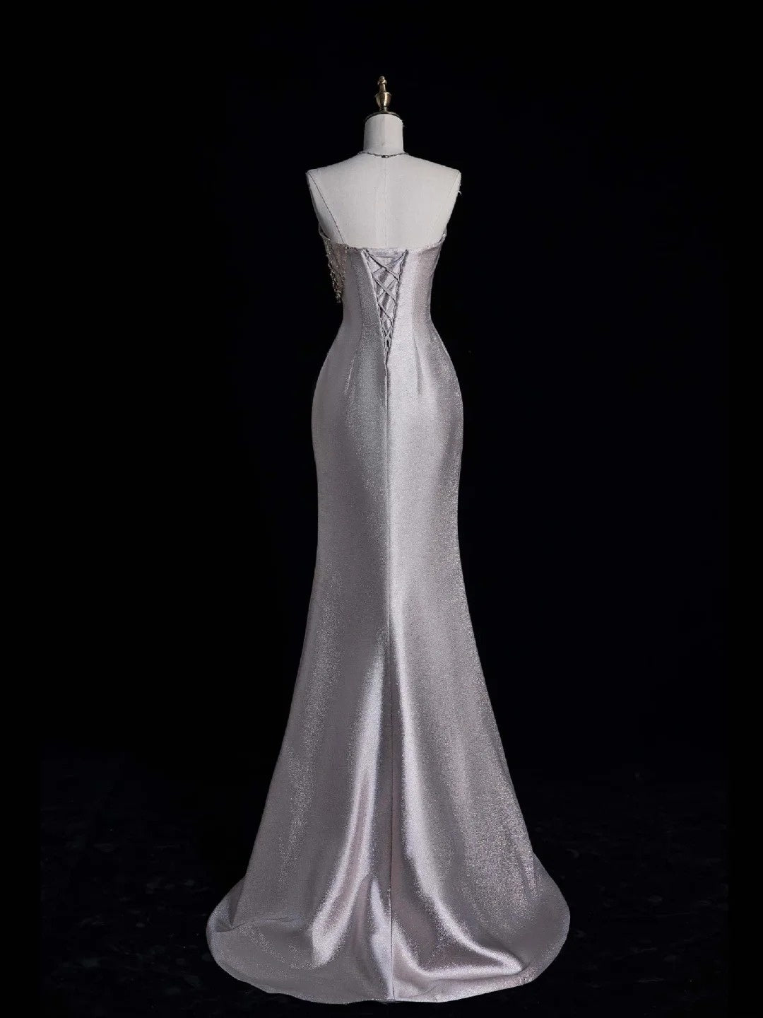Robe de bal longue sirène rétro chic sans bretelles en satin gris argenté avec fente, style années 1950, référence N865