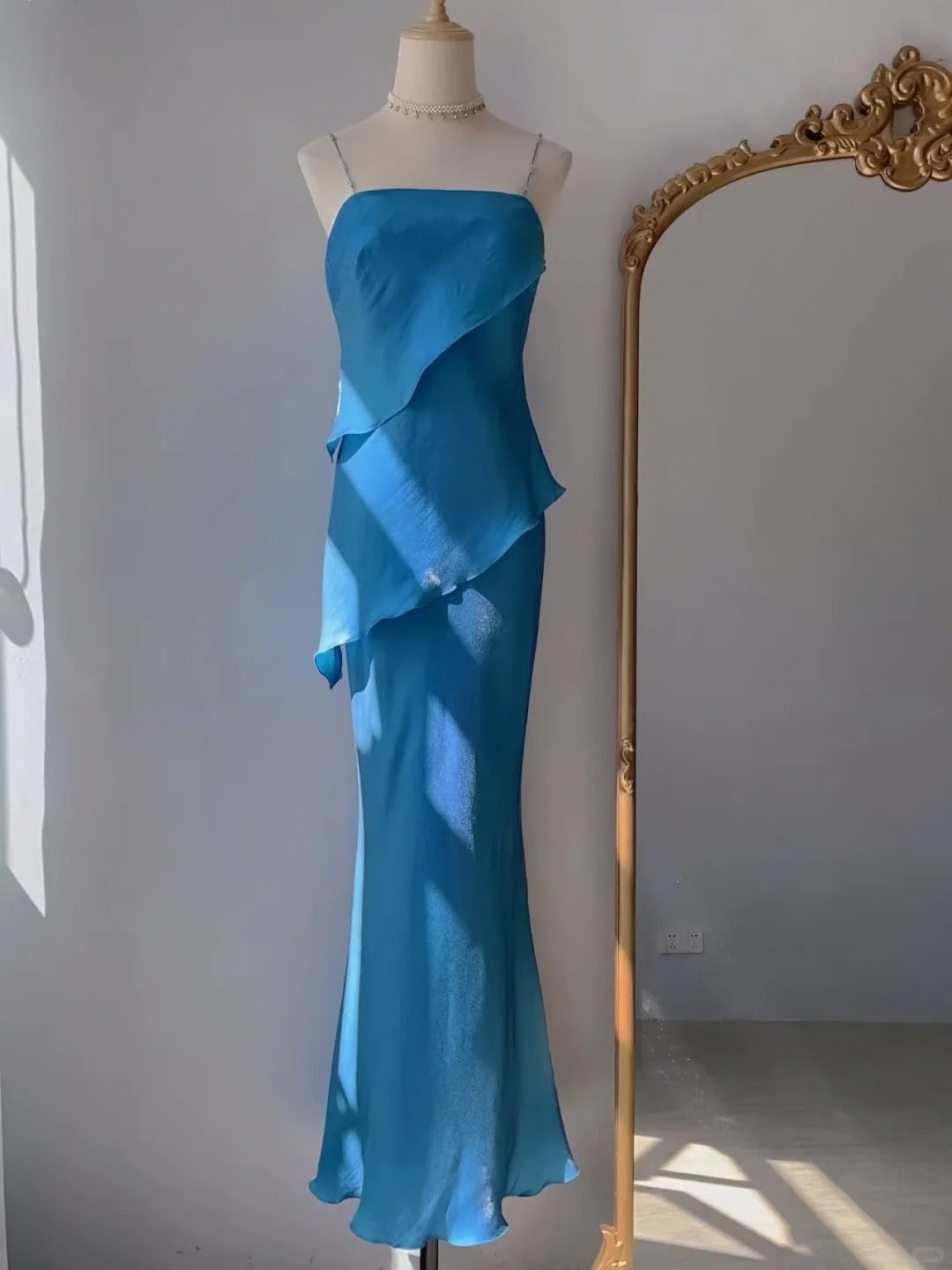 Robes de bal vintage sirène à bretelles spaghetti bleues avec volants sans manches longues tenues de soirée formelles RB4260