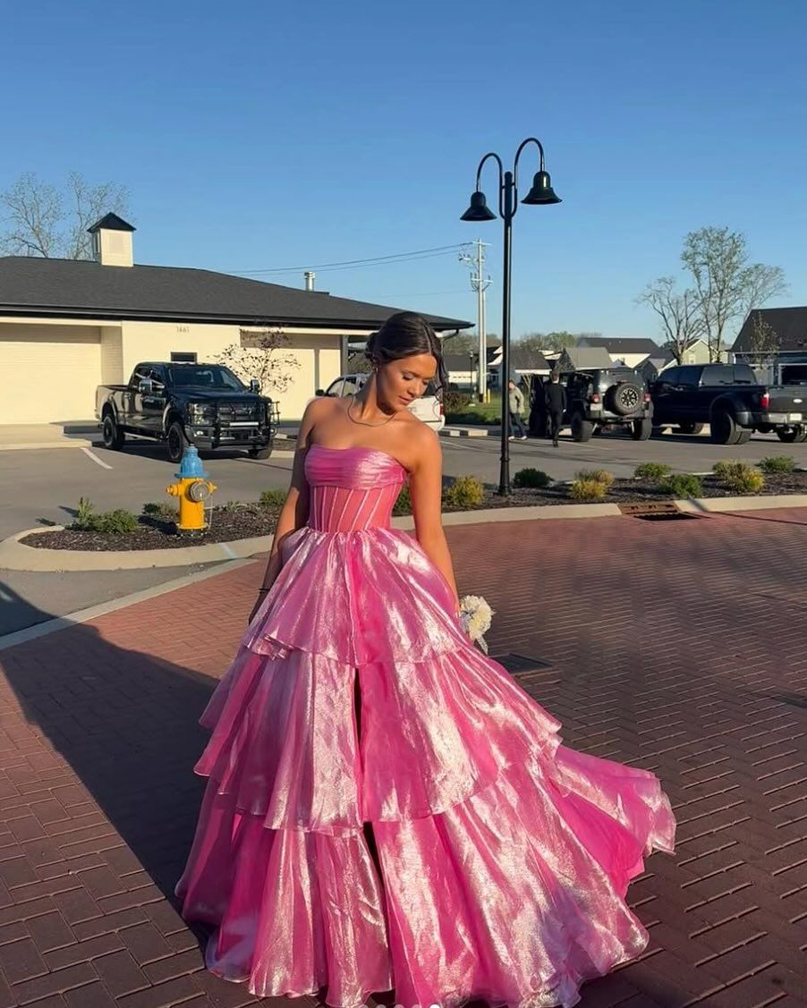 Prinzessinnen-Ballkleid, trägerlos, pinkfarben, mit Lagen und Schlitz, AB152