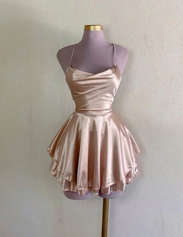 Einfaches A-Linien-Spaghettiträger-Champagner-rückenfreies kurzes Inspo-Hoco-Kleid Heimkehrkleider RB4162
