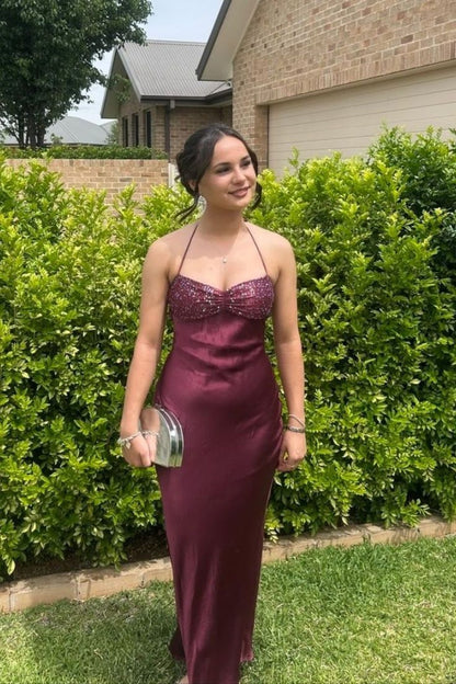 Sexy Meerjungfrauen-Neckholderkleid in Burgunderrot mit Perlenstickerei – Inspirierendes langes Abendkleid für festliche Anlässe AB1745