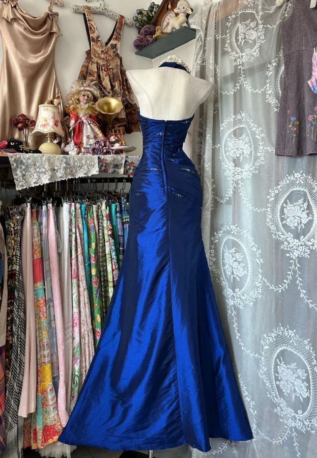 Robe de bal longue fourreau dos nu vintage, robe de soirée bleue en satin perlé, robe d'anniversaire sans manches N1781