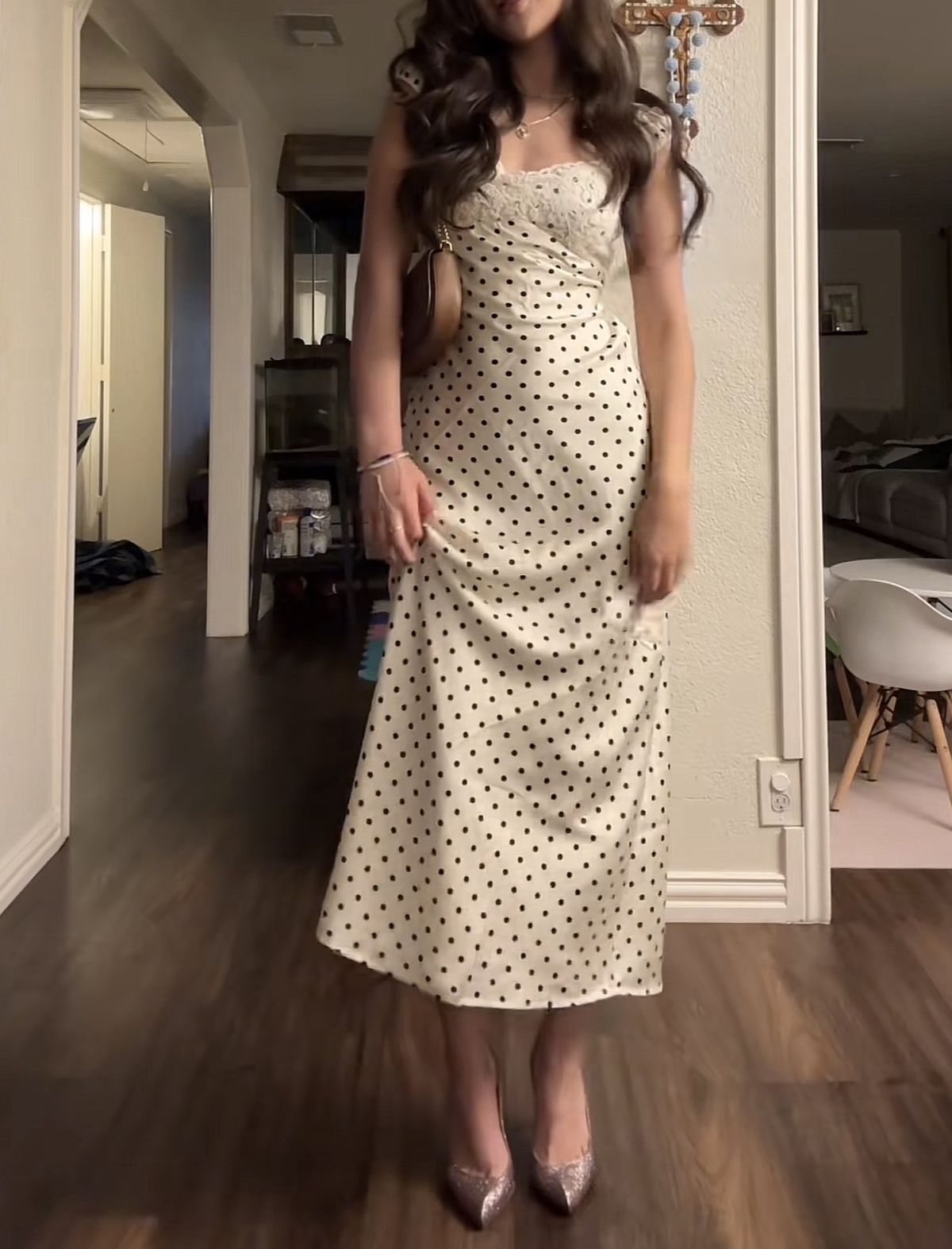 Robe de soirée sirène à bretelles spaghetti blanches à pois, style modeste, idéale pour les bals de fin d'année et les remises de diplômes (réf. N1115)