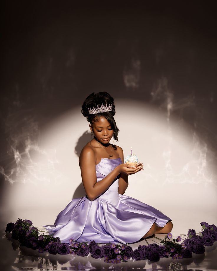 Robe courte mini sans manches plissée en satin lilas, coupe trapèze, sans bretelles, style mini, idéale pour un 16e anniversaire (N1911).