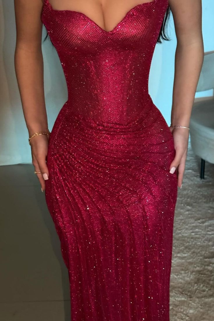 Robe de bal moulante à paillettes, décolleté en cœur, fines bretelles et fente latérale froncée, idéale pour les lycéennes (AB1989).
