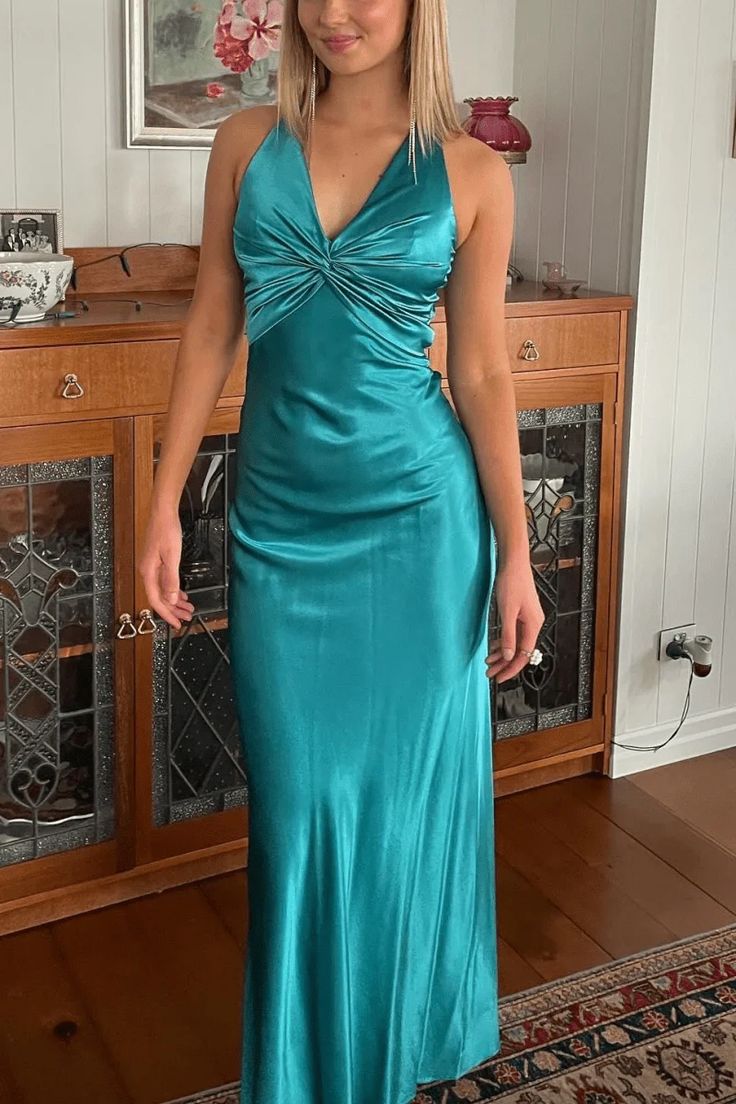 Robe de bal longue fourreau turquoise à col en V et dos lacé, référence AB1175