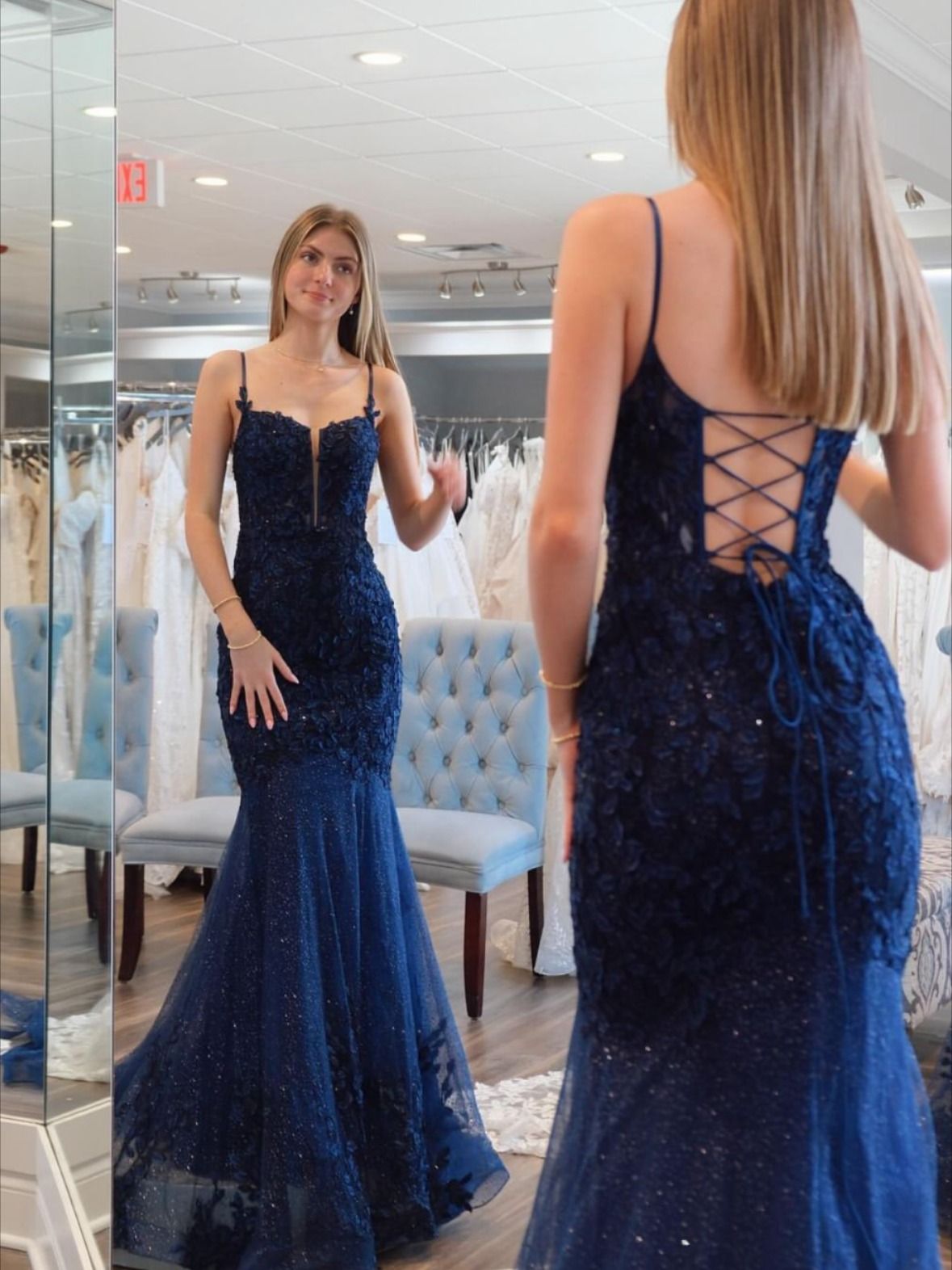 Trompeten-/Meerjungfrauen-Abendkleid mit Spaghettiträgern und Schleppe aus Spitze und Tüll, Abendkleid AB655