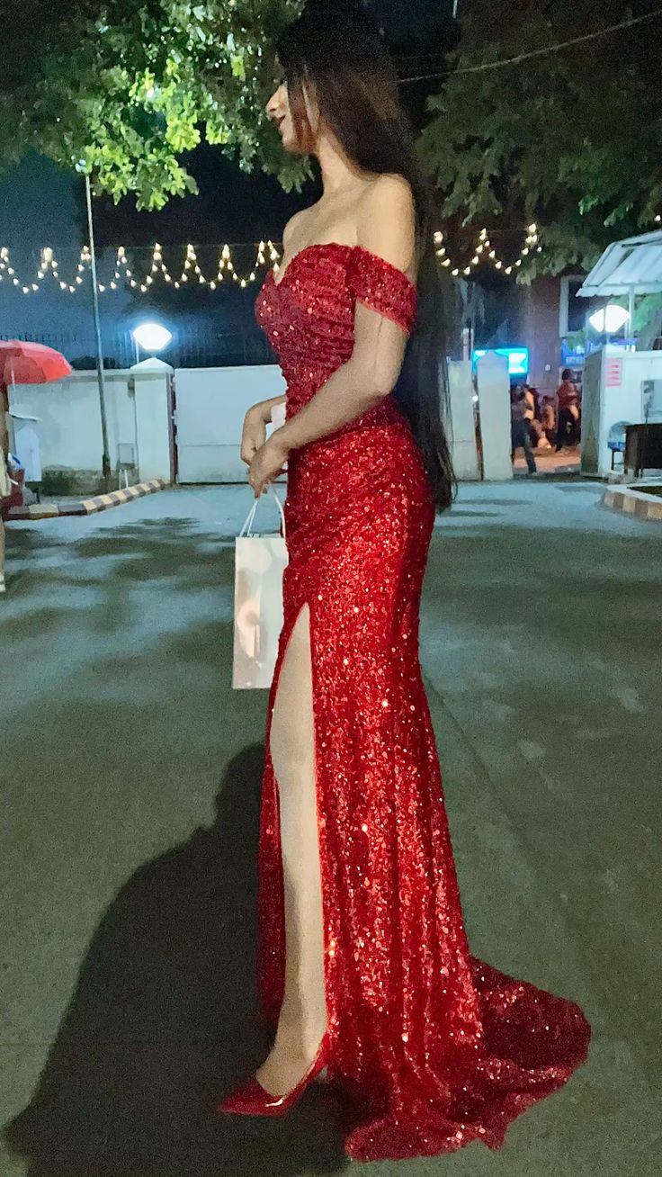 Luxuriöses, schulterfreies, rotes Paillettenkleid im Meerjungfrauenstil mit Schlitz, ideal für Abschlussball, 16. Geburtstag oder andere festliche Anlässe (AB1189)