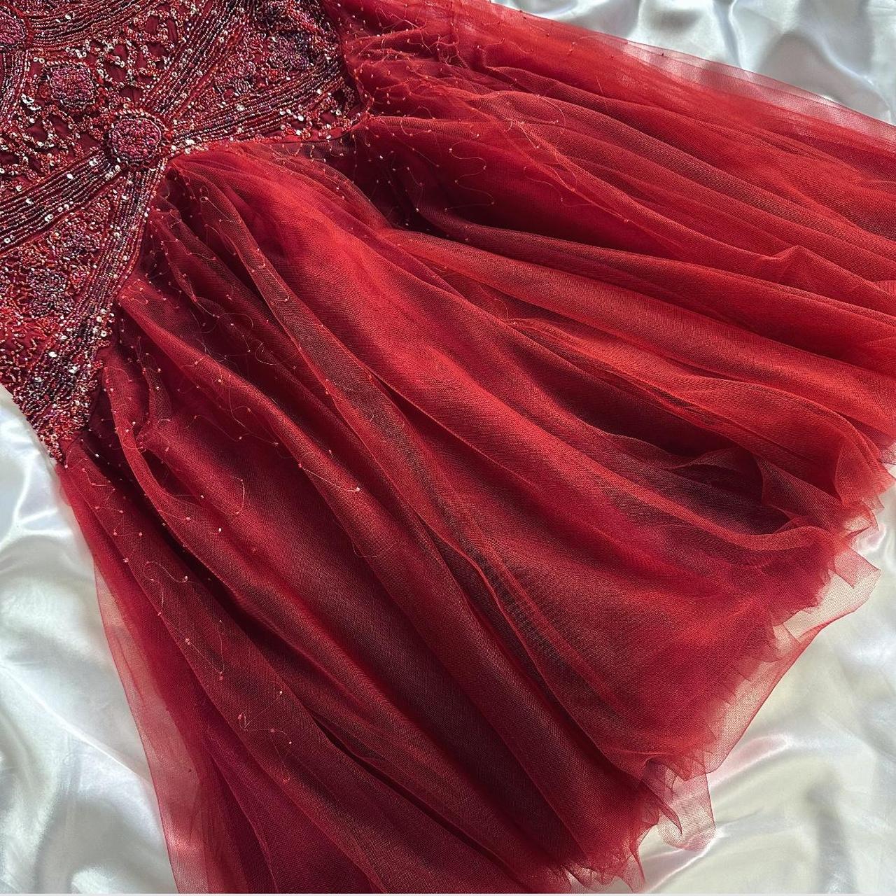 Robe de soirée sirène modeste en tulle bordeaux ornée de perles, décolleté cœur, idéale pour un bal de promo ou un 22e anniversaire (AB1363)