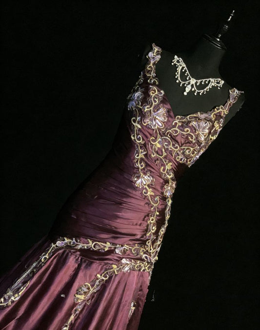 Elegantes, traubenfarbenes Abendkleid mit V-Ausschnitt, A-Linie, langes Kleid, Stickerei, Satin, ärmellos, Prinzessinnenkleid N776
