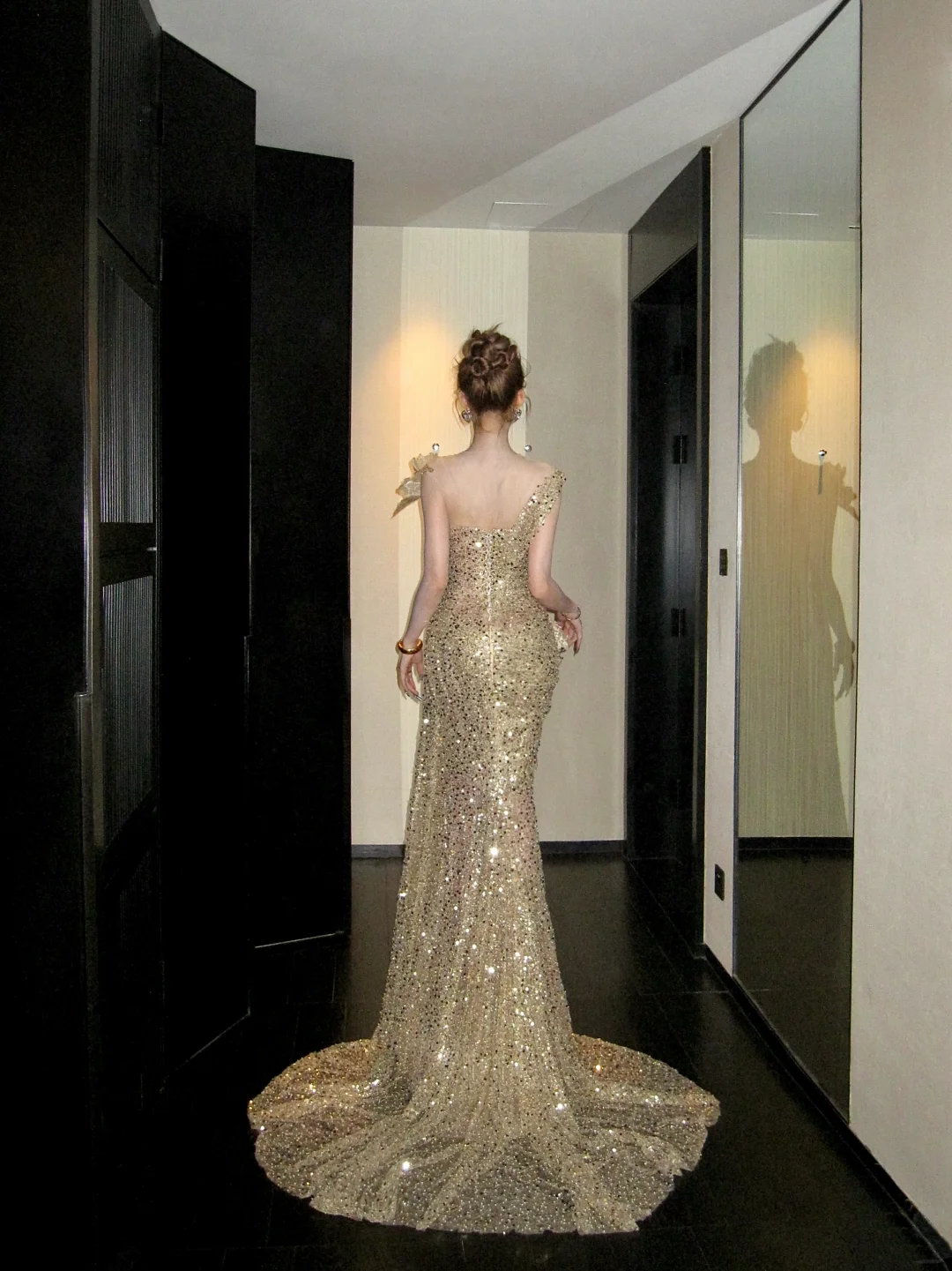 Robe de bal sirène dorée à paillettes brillantes avec corset et dos ajusté, longue tenue de soirée esthétique pour la remise des diplômes N059