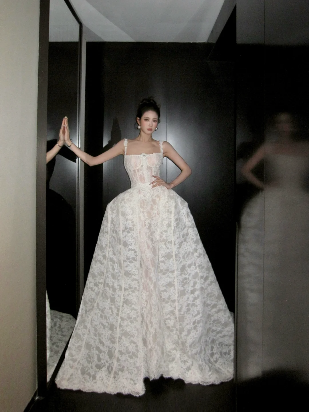 Robe de mariée sirène scintillante en dentelle blanche à col carré et traîne, robe de mariée féerique N061
