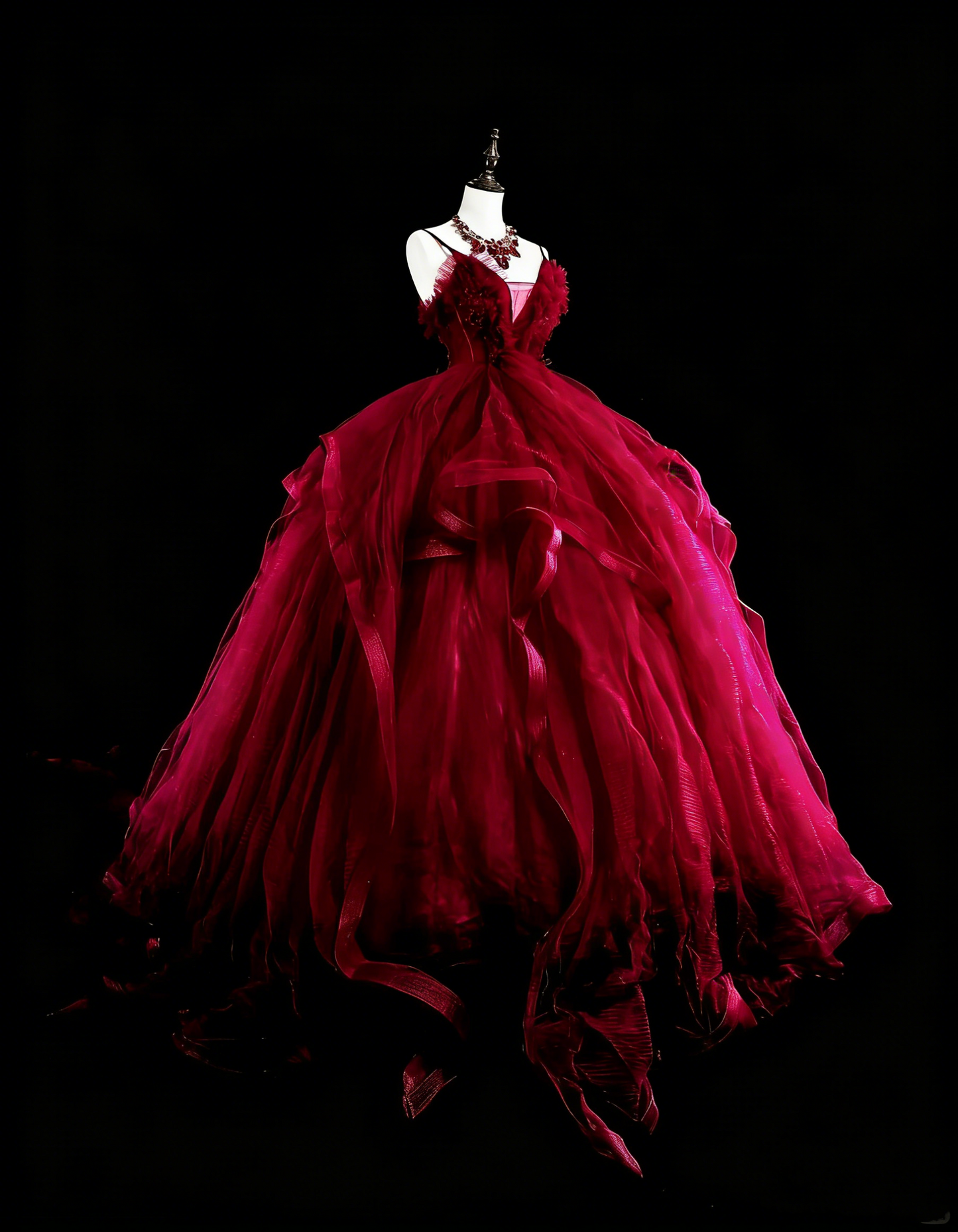 Robe de bal élégante à fines bretelles en tulle bordeaux, inspiration robe de bal longue pour Sweet 16 N1826