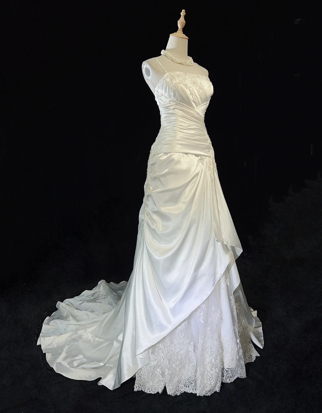 Einzigartige Brautkleider Meerjungfrau Spaghettiträger Elfenbein mit Rüschen Applikationen Langes Brautkleid N3631