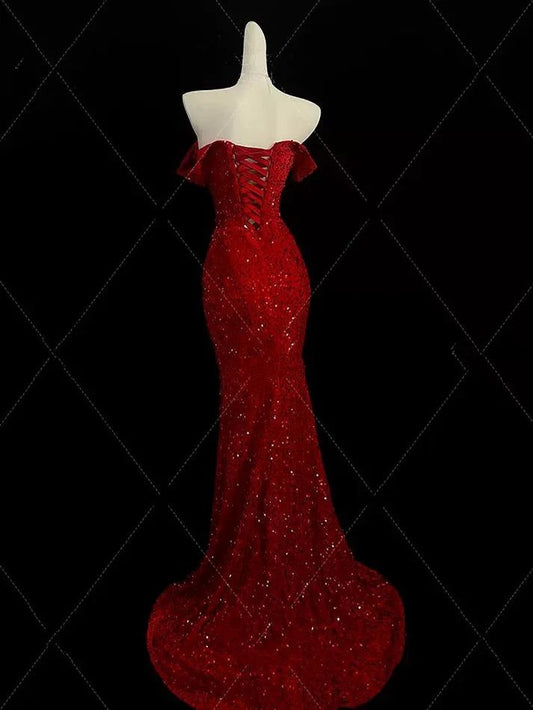 Elegantes, langes Pailletten-Abendkleid im Meerjungfrauenstil mit Herzausschnitt, rotem Schlitz und Pailletten, Modell N1507