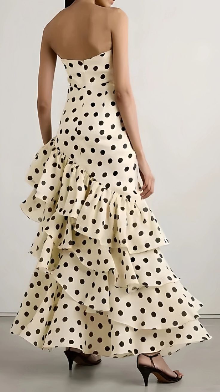 Robe de bal en mousseline noire à pois, décolleté en cœur, plissée et à volants, référence N592