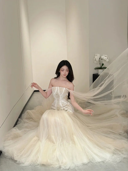 Robe de mariée sirène luxueuse à épaules dénudées avec cape, robe longue de mariée ajustée pour les mariées AB2472