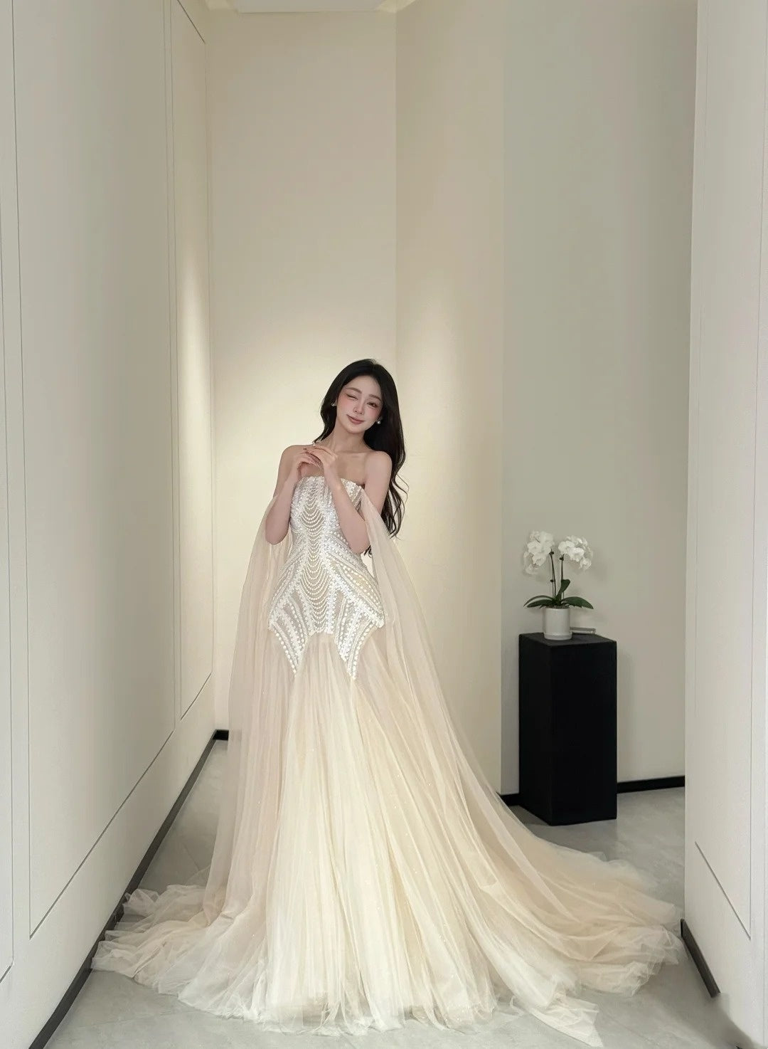 Robe de mariée sirène luxueuse à épaules dénudées avec cape, robe longue de mariée ajustée pour les mariées AB2472