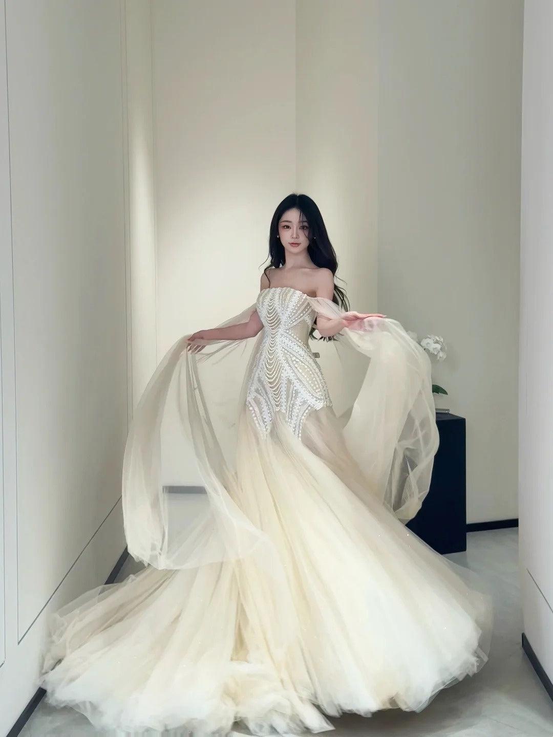 Robe de mariée sirène luxueuse à épaules dénudées avec cape, robe longue de mariée ajustée pour les mariées AB2472