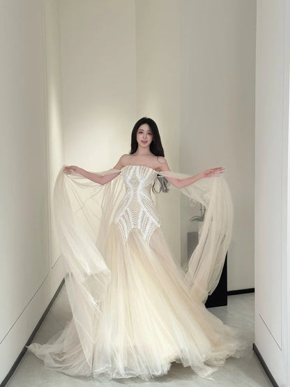 Robe de mariée sirène luxueuse à épaules dénudées avec cape, robe longue de mariée ajustée pour les mariées AB2472