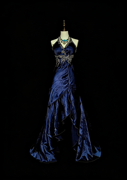 Robe de bal d'été vintage bleu marine à col halter sirène ornée de perles et d'une longue cravate noire, idéale pour les soirées formelles de printemps (N1421)