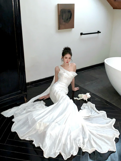 Simple Mermaid One Shoulder White Wedding Dress With Train Fairytale Brides Gown Wedding Dresses N064