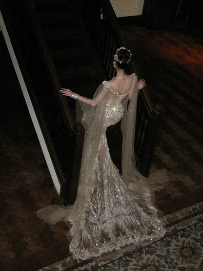 Robe de mariée sirène argentée à paillettes et traîne longue avec cape, robe de mariée féerique N067