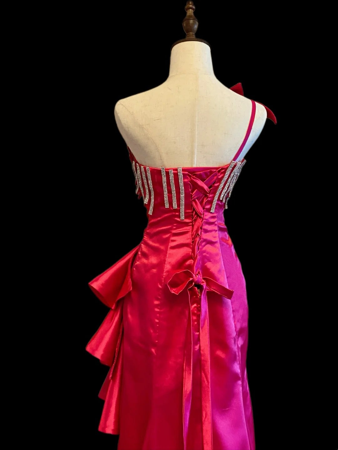 Robes de bal longues en satin rose vif, coupe sirène extravagante, une épaule, Inspo tenues de soirée RB4018