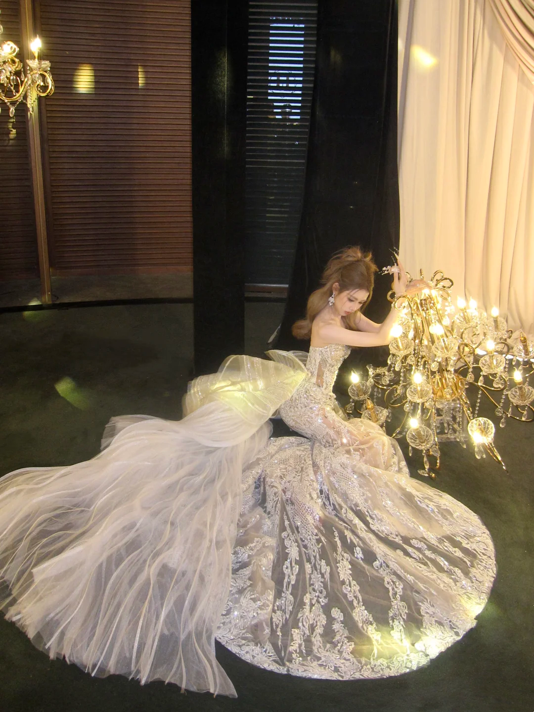 Robe de mariée sirène argentée à sequins scintillants et perles, plissée, style féerique, référence N055