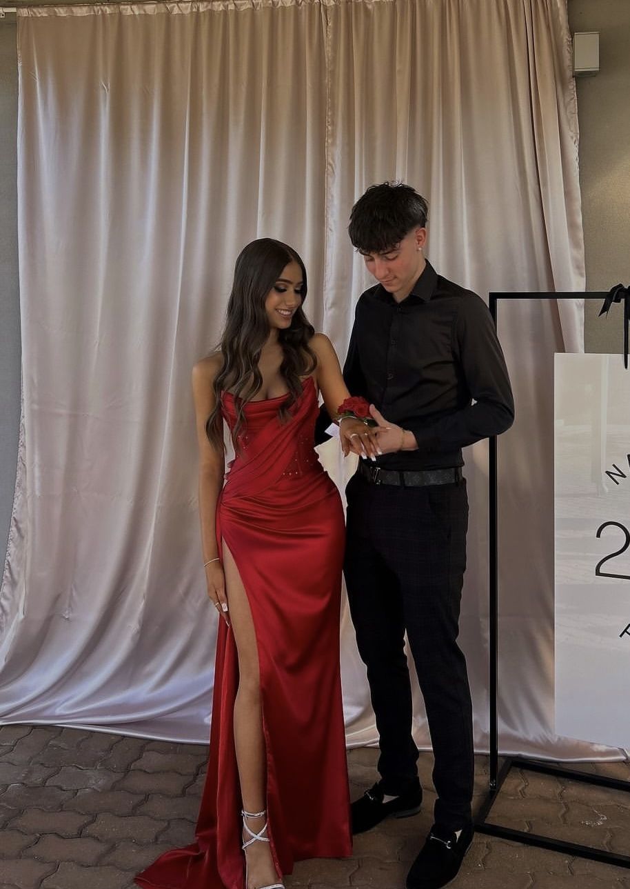 Gorgeous Strapless Red Mermaid Prom Dresses Sleeveless With Beads Slit Party Gown AB335
