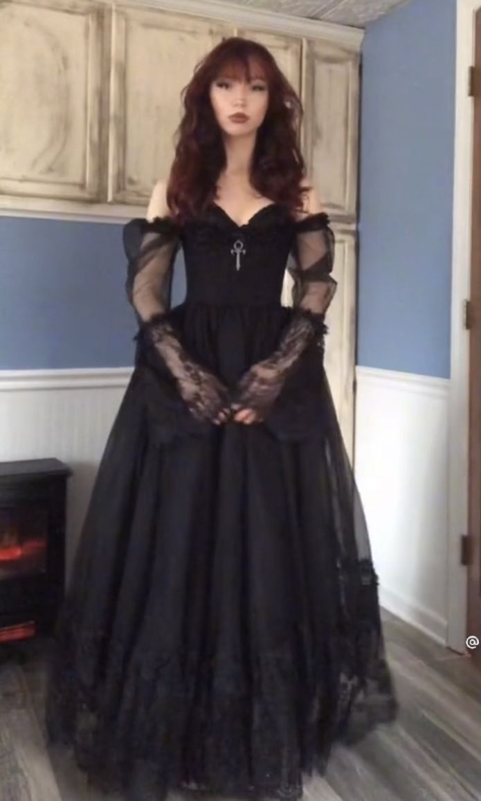 Elegant Formal Prom Dress Floor Length Off Shoulder Ball Gown Black Sweet 15 Evening Gown for Special Occasions RC0174