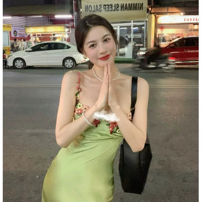 Robe de bal verte à bretelles spaghetti en satin, coupe trapèze, N266
