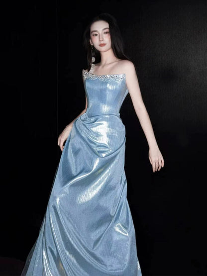 Robe de bal bleu clair sans bretelles, coupe trapèze et paillettes - Inspiration pour tenues de soirée et d'anniversaire AB2215